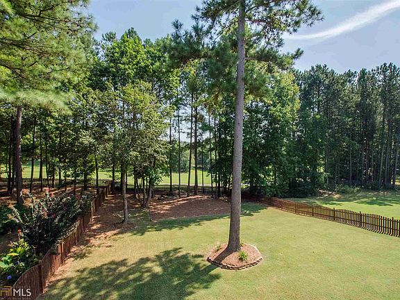 5th image of 26 Fairway Dr