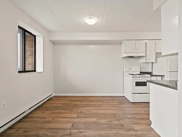 360 Caron Ave — Photo 11
