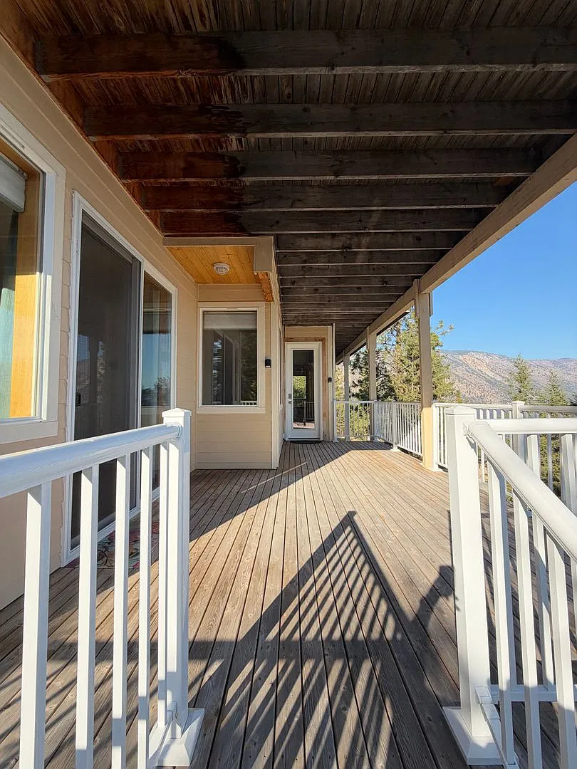 3 Bedroom Lower unit with Beautiful Lake Chelan Views — Photo 3