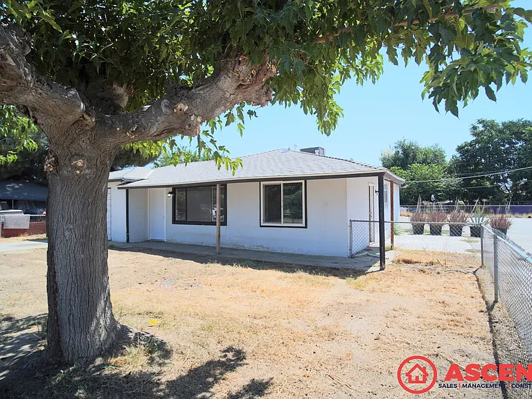 25428 Barbara St — Photo 1
