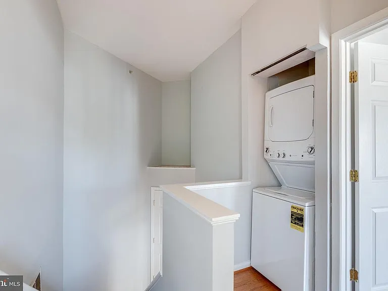21800 Dragons Green Sq — Photo 11