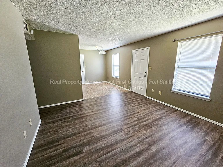 6719 Independence St — Photo 3