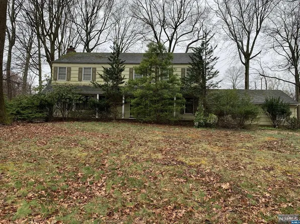 68 Grandview Ave, Upper Saddle River, NJ 07458