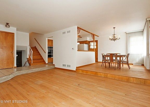 4th image of 8462 N Clifton Ave