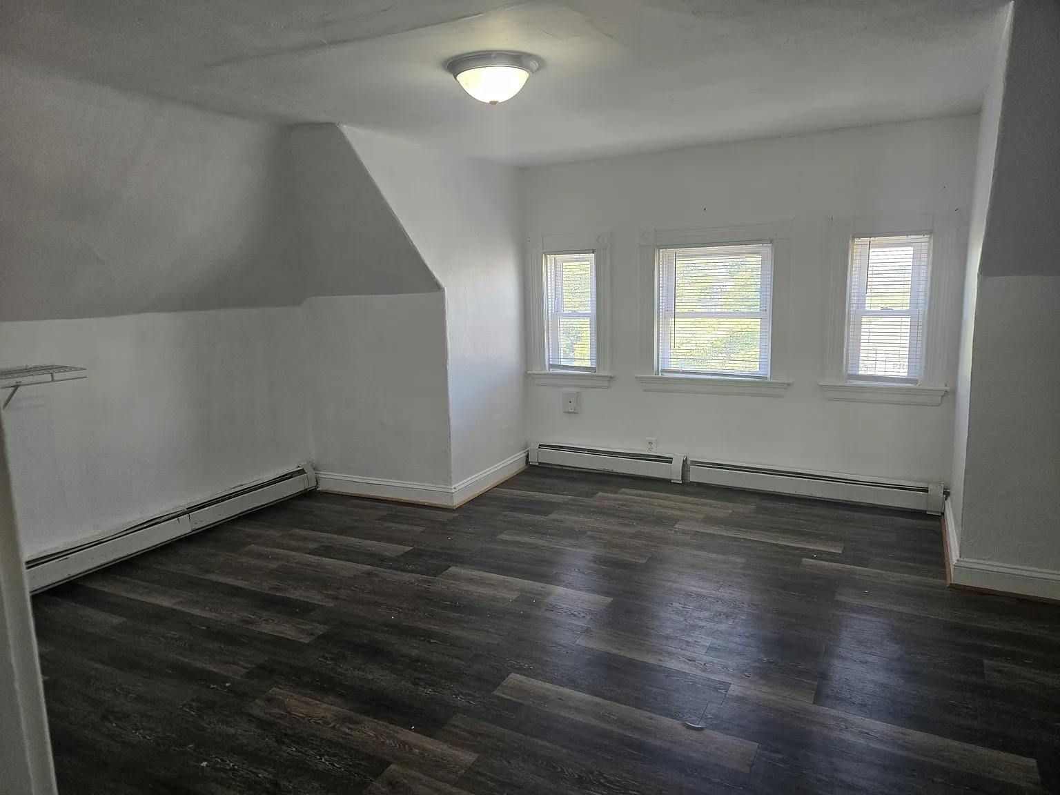 2 bed, 900 sqft, $1,600 — Photo 2
