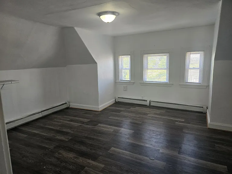 12 Gladstone St #4 — Photo 2