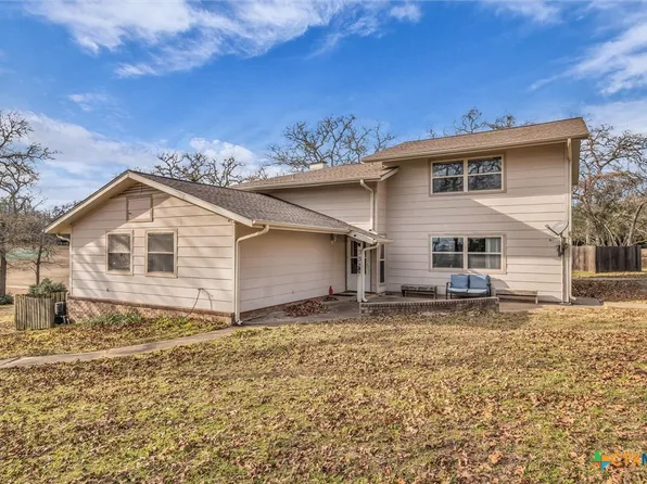 33 Fairway Dr, Hilltop Lakes, TX 77871