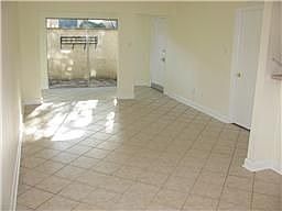 Cute one bedroom condo on the first floor ready for immediate move in.