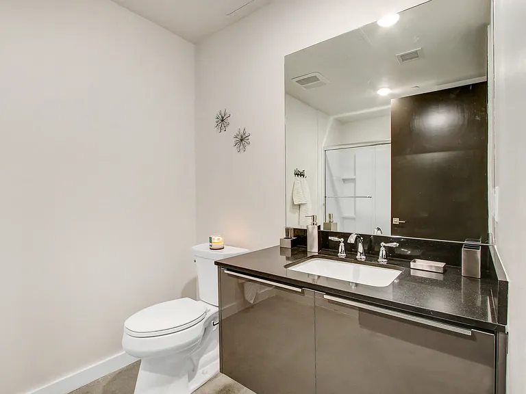 Studio and Studio Loft - Bathroom