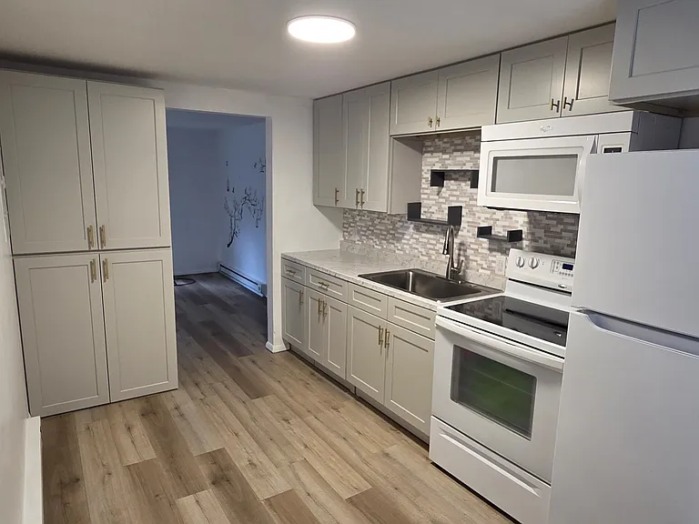 164-166 Main St #166B — Photo 6