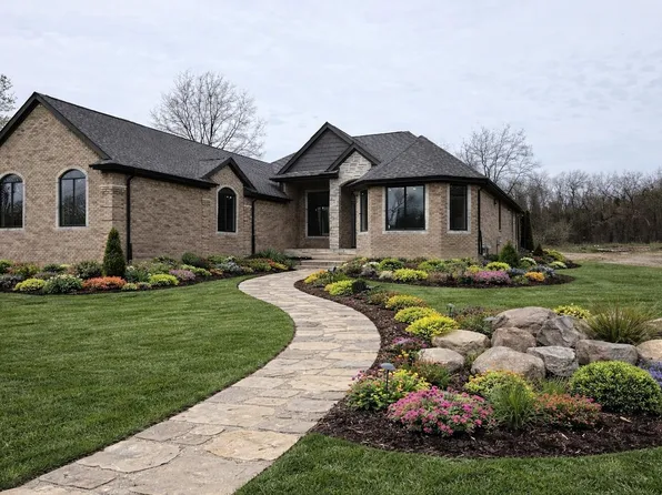 854 Hemlock Dr, Oxford, MI 48370