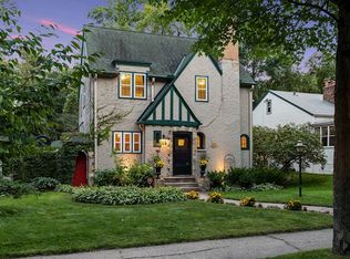 25 Rustic Ldg E, Minneapolis, MN 55419