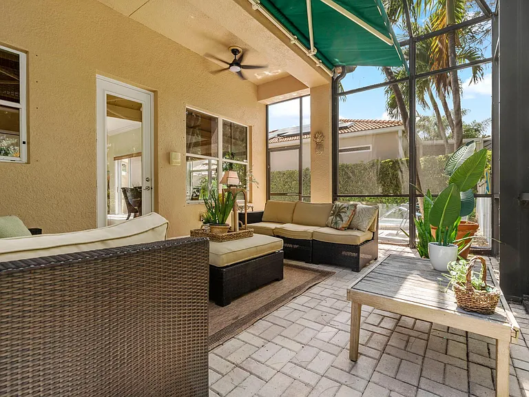 2140 N Maiden Ln — Photo 30