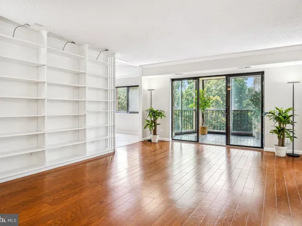 5902 Mount Eagle Dr APT 718, Alexandria, VA 22303