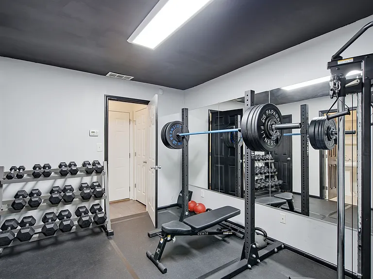Home gym, fully stocked with a full set of equipment (option to rent out equipment or for landlord to reset room without equipment)