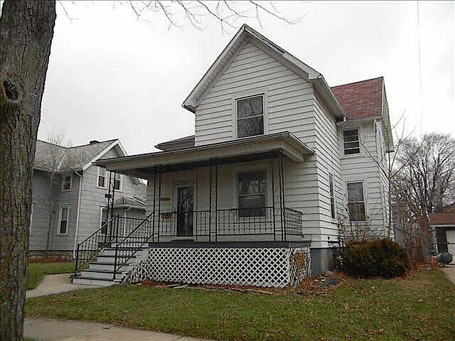 817 E 2nd St photo 1