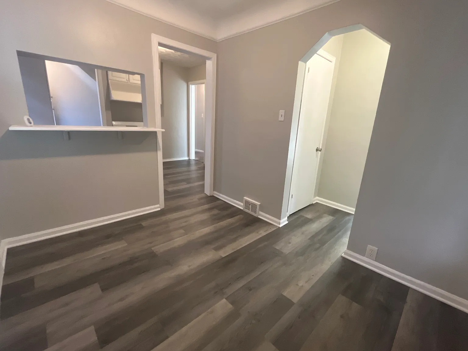 3 bed, 850 sqft, $1,400 — Photo 3