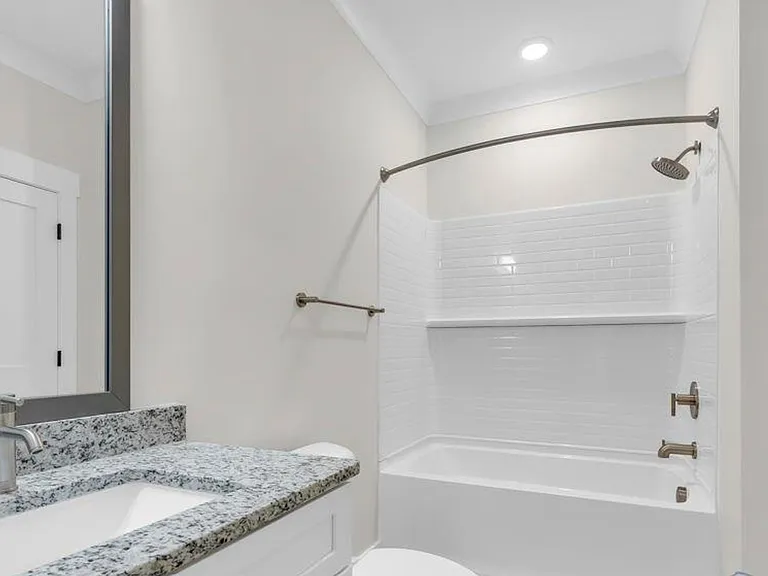 181 Circle Dr W — Photo 15