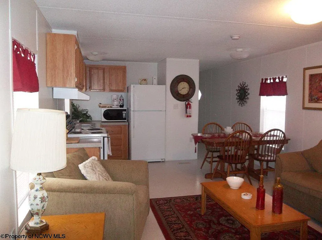 3 bed, 1.0 bath, $900 — Photo 4