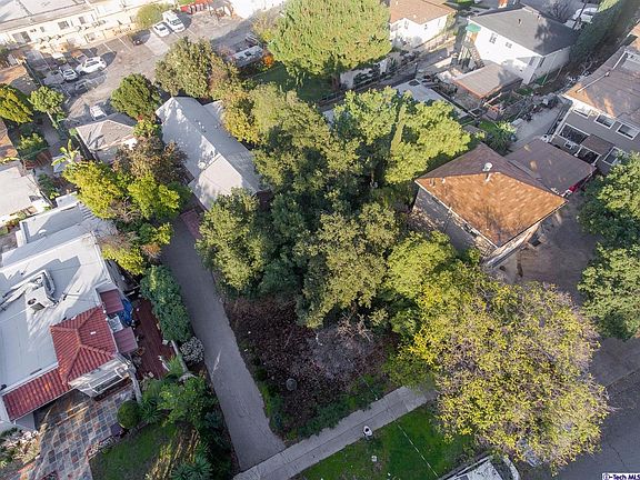 2nd image of 511 E Cypress St
