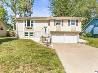 2806 Ponderosa Dr, Bellevue, NE 68123