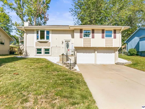 2806 Ponderosa Dr, Bellevue, NE 68123