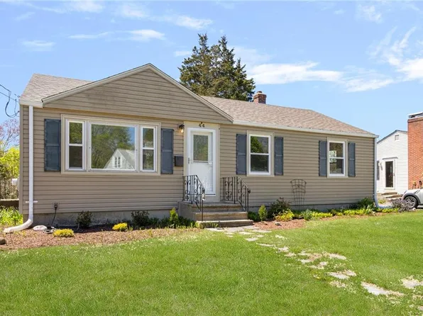 44 Ideal Ct, Warwick, RI 02818