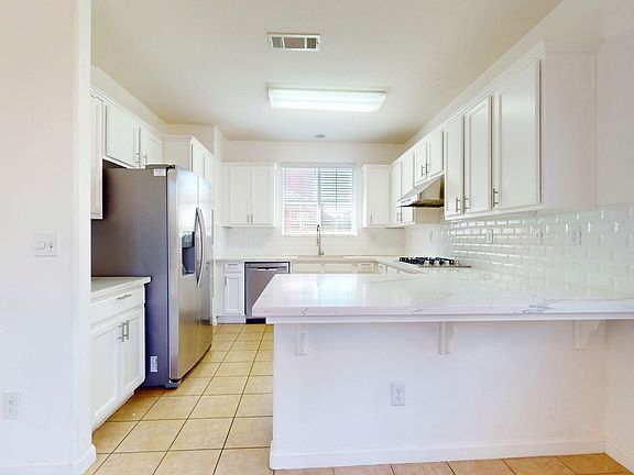 5th image of 5529 N Valdez Ln