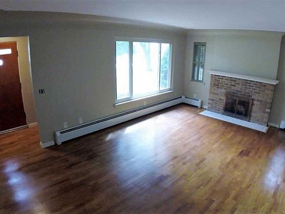 5th image of 1876 Crestwood Ln