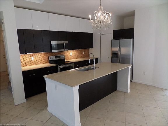 5th image of 475 Sunset Pointe Dr