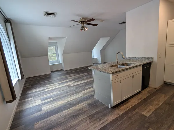 56 McIntosh Ln, Bedford, NH 03110