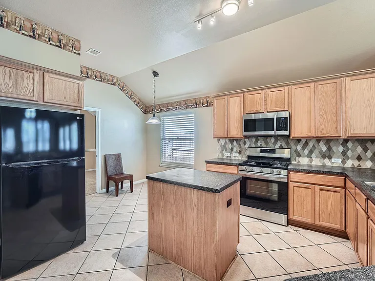1402 Weatherford Dr — Photo 17