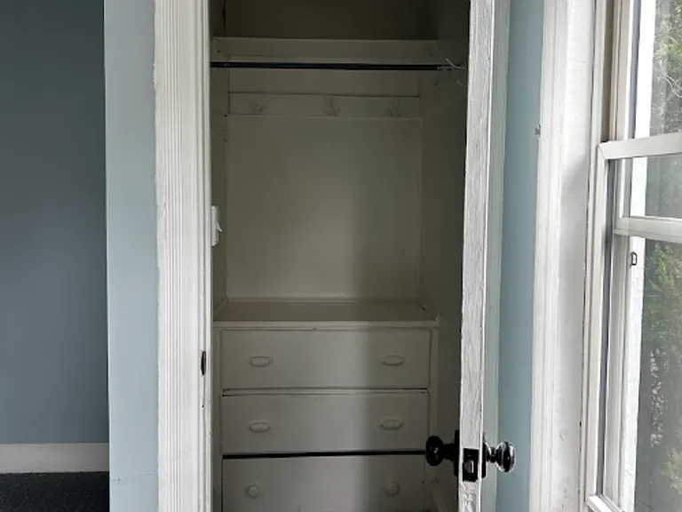 1638 Sanderson Ave — Photo 32