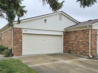 8744 Phoenix Ct, Warren, MI 48093