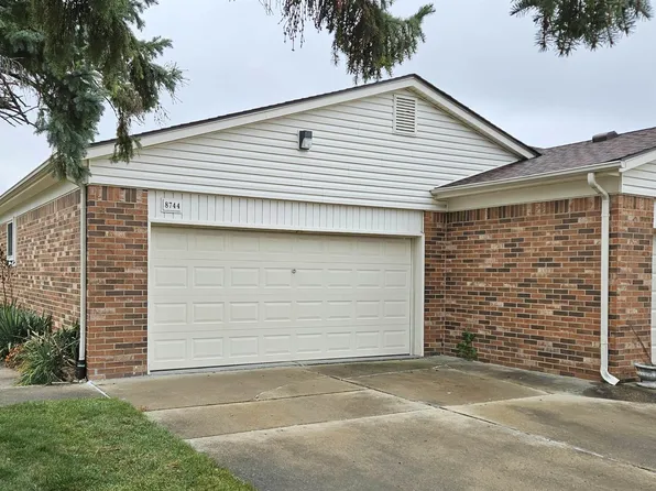 8744 Phoenix Ct, Warren, MI 48093