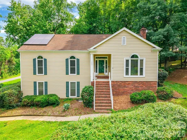 2001 Colony Hill Dr, Charlotte, NC 28214
