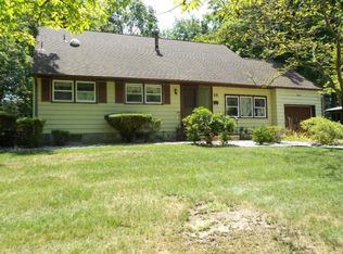 18 Thom Ct, East Brunswick, NJ 08816