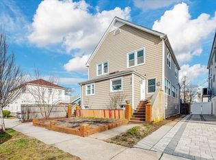 313 E Market St, Long Beach, NY 11561