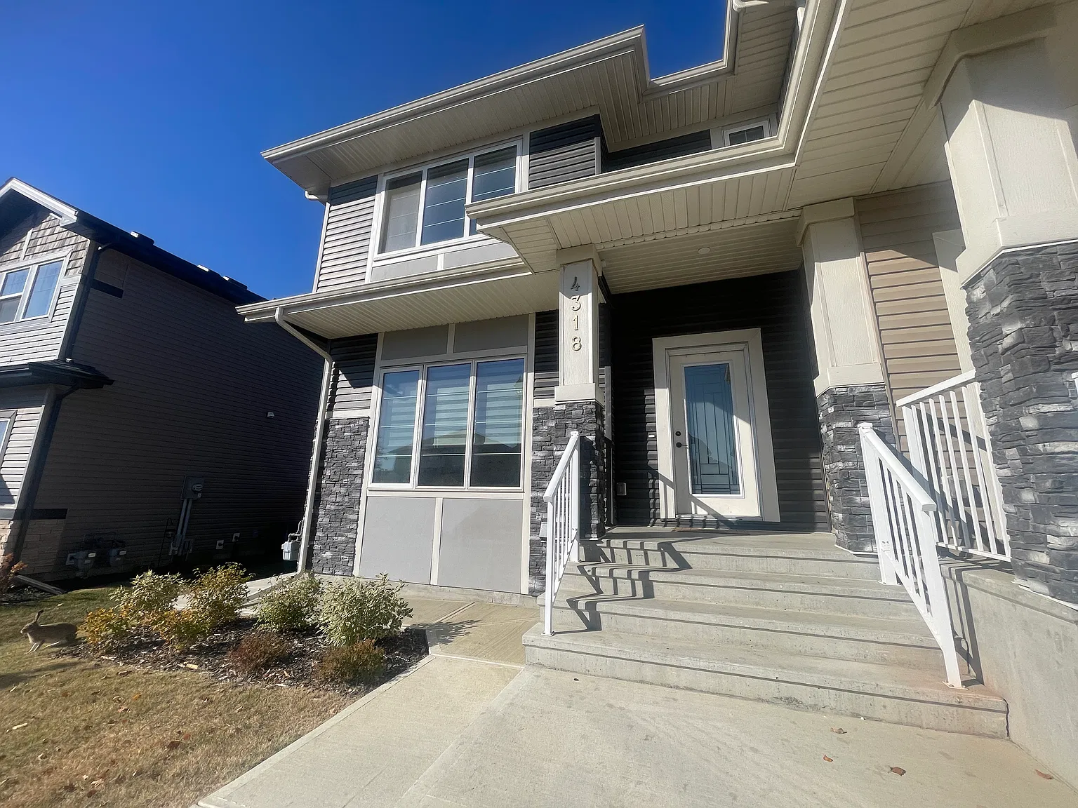 UPPER 4318 38 Street — Photo 2