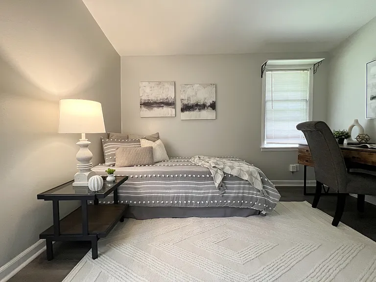 615 Crest Ct — Photo 23