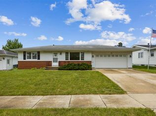 2430 Victoria Dr SW, Cedar Rapids, IA 52404