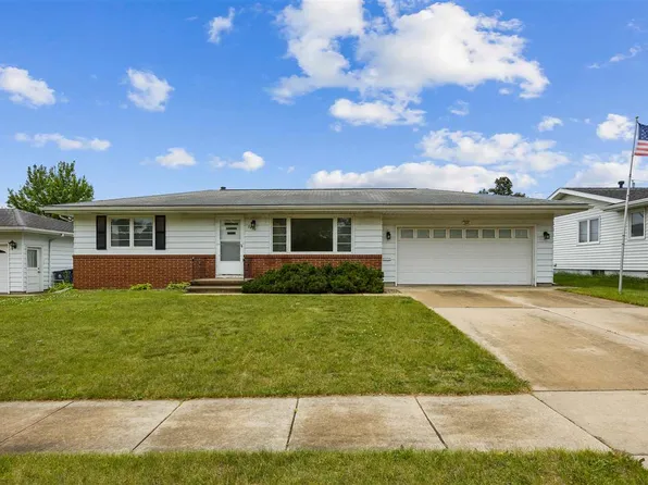 2430 Victoria Dr SW, Cedar Rapids, IA 52404