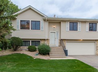 910 Lawnview Ave, Shoreview, MN 55126