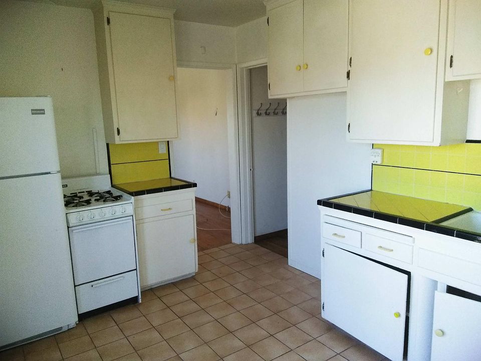 2nd image of 4987 Santa Cruz Ave