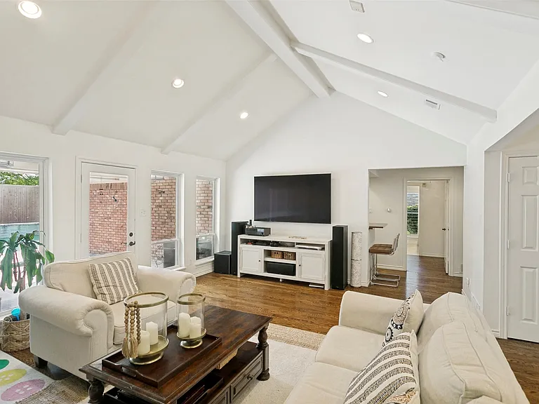 6010 Yellow Rock Trl — Photo 5