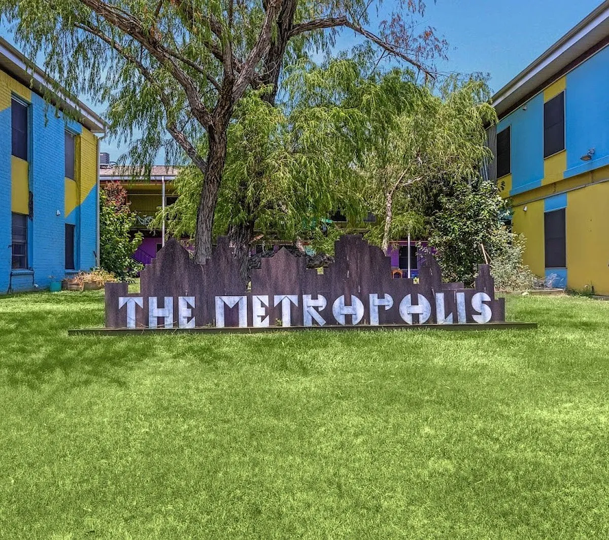 Building Photo - The Metropolis Apartments