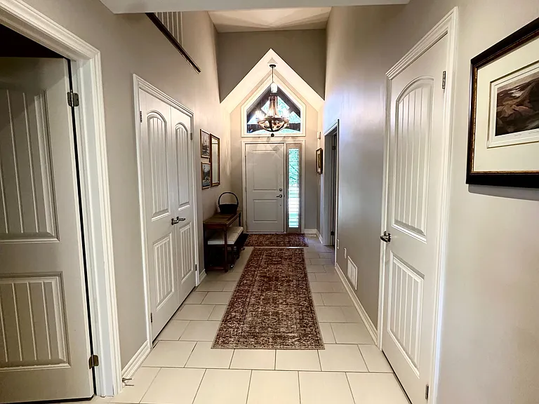 8 Robbie Way — Photo 2