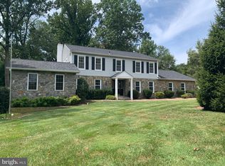 1072 Dougal Ct, Great Falls, VA 22066