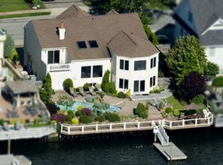 2810 Riverside Dr, Wantagh, NY 11793