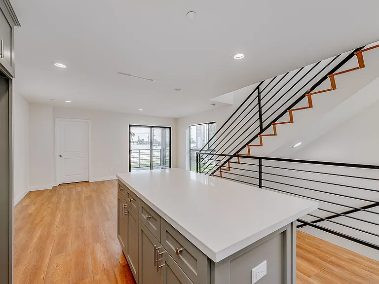 11508 Emelita St — Photo 12